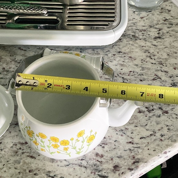 Vintage Yellow and White Floral Enamel Teapot - Picture 9 of 10
